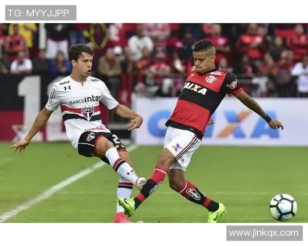 圣保罗与博塔弗的精彩对决分析及历史交锋回顾 圣保罗与博塔弗的精彩对决分析及历史交锋回顾